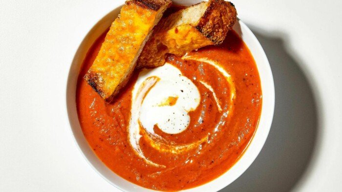 Creamy Tomato Soup with Garlic Bread